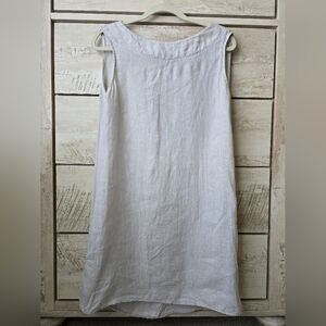Sleeveless Light Gray Linen Dress With Crochet Part On The Back